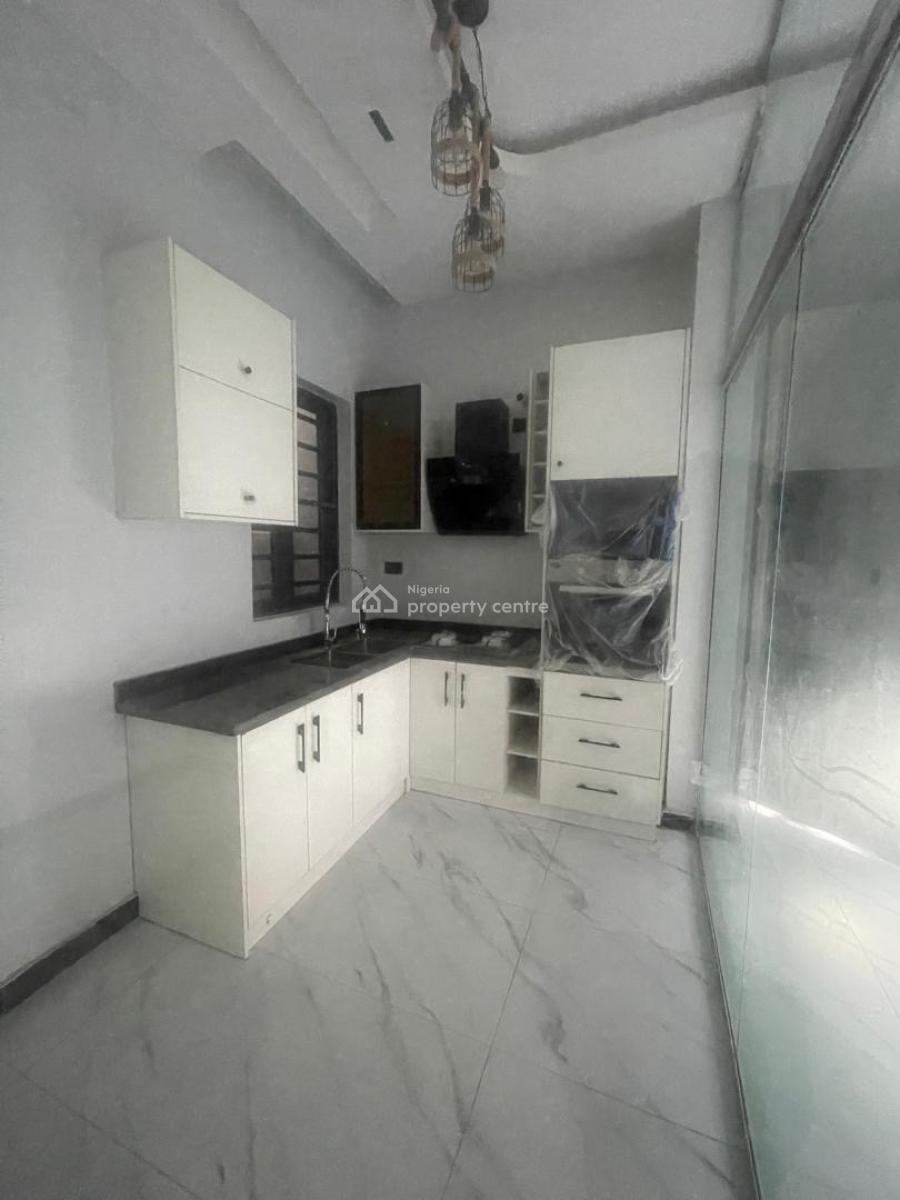Beautifully Built 2bedroom Apartment Available, Lekki Phase 1, Lekki, Lagos, Flat / Apartment for Sale