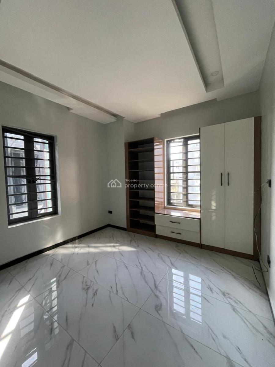 Beautifully Built 2bedroom Apartment Available, Lekki Phase 1, Lekki, Lagos, Flat / Apartment for Sale