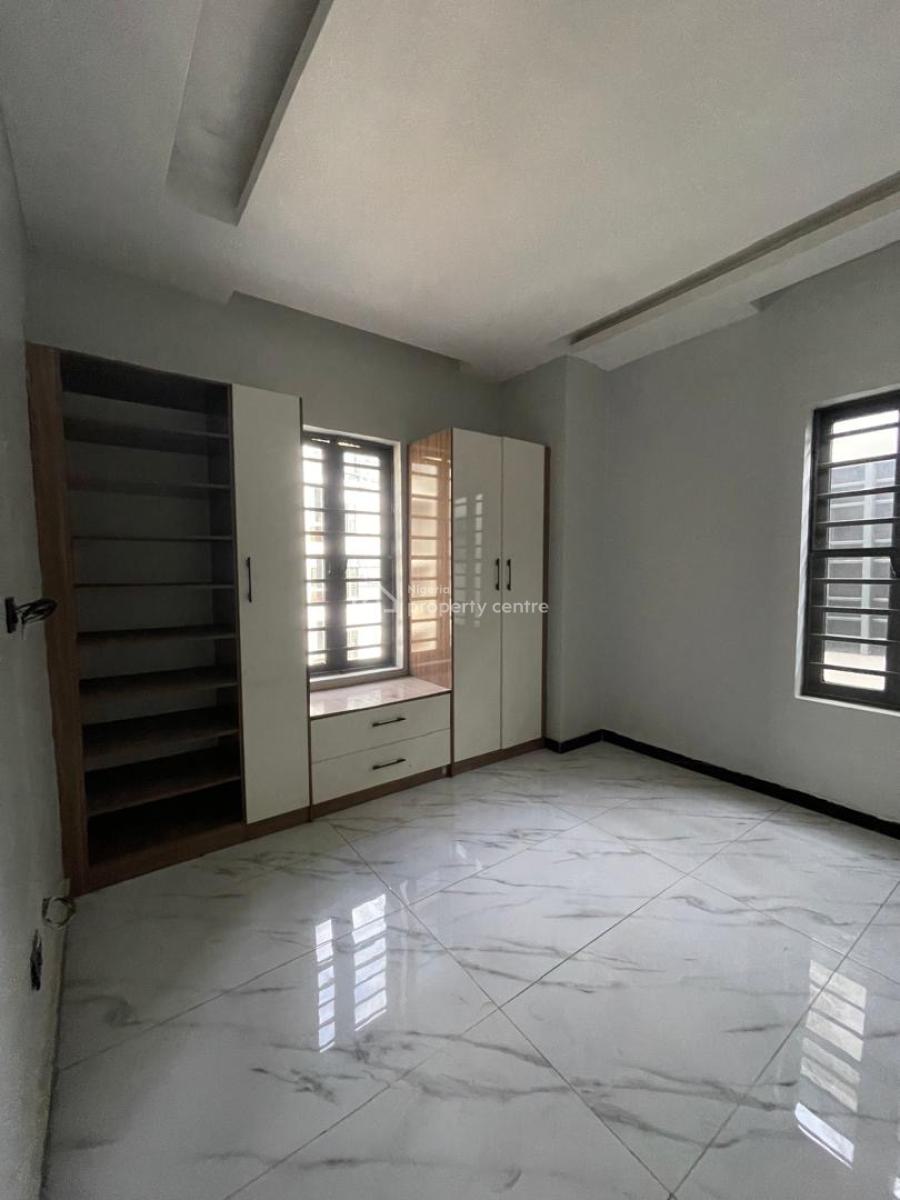 Beautifully Built 2bedroom Apartment Available, Lekki Phase 1, Lekki, Lagos, Flat / Apartment for Sale