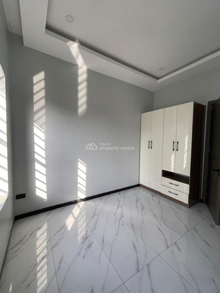 Beautifully Built 2bedroom Apartment Available, Lekki Phase 1, Lekki, Lagos, Flat / Apartment for Sale