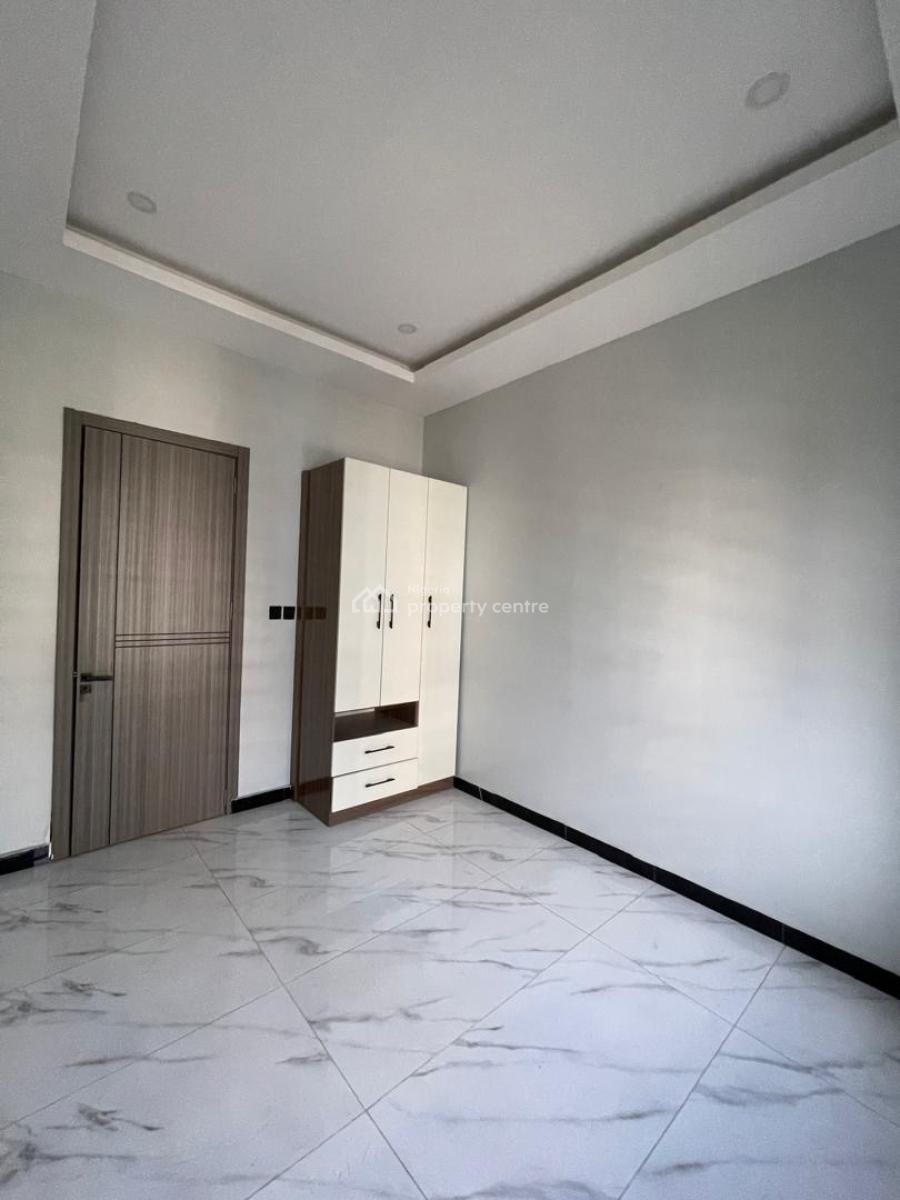 Beautifully Built 2bedroom Apartment Available, Lekki Phase 1, Lekki, Lagos, Flat / Apartment for Sale