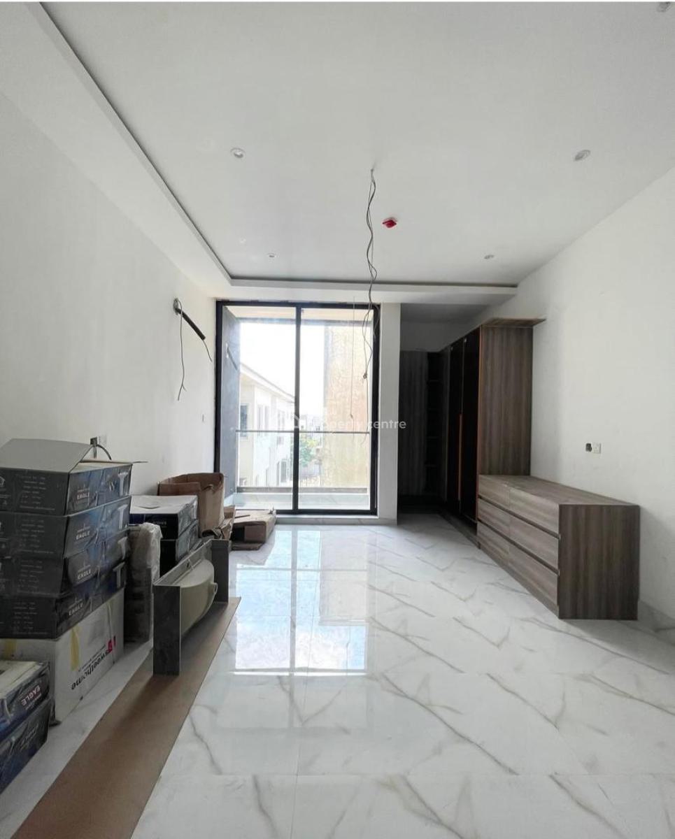 Spacious 3 Bedroom Apartment in Lekki Phase 1, Lekki Phase 1, Lekki Phase 1, Lekki, Lagos, Flat / Apartment for Sale