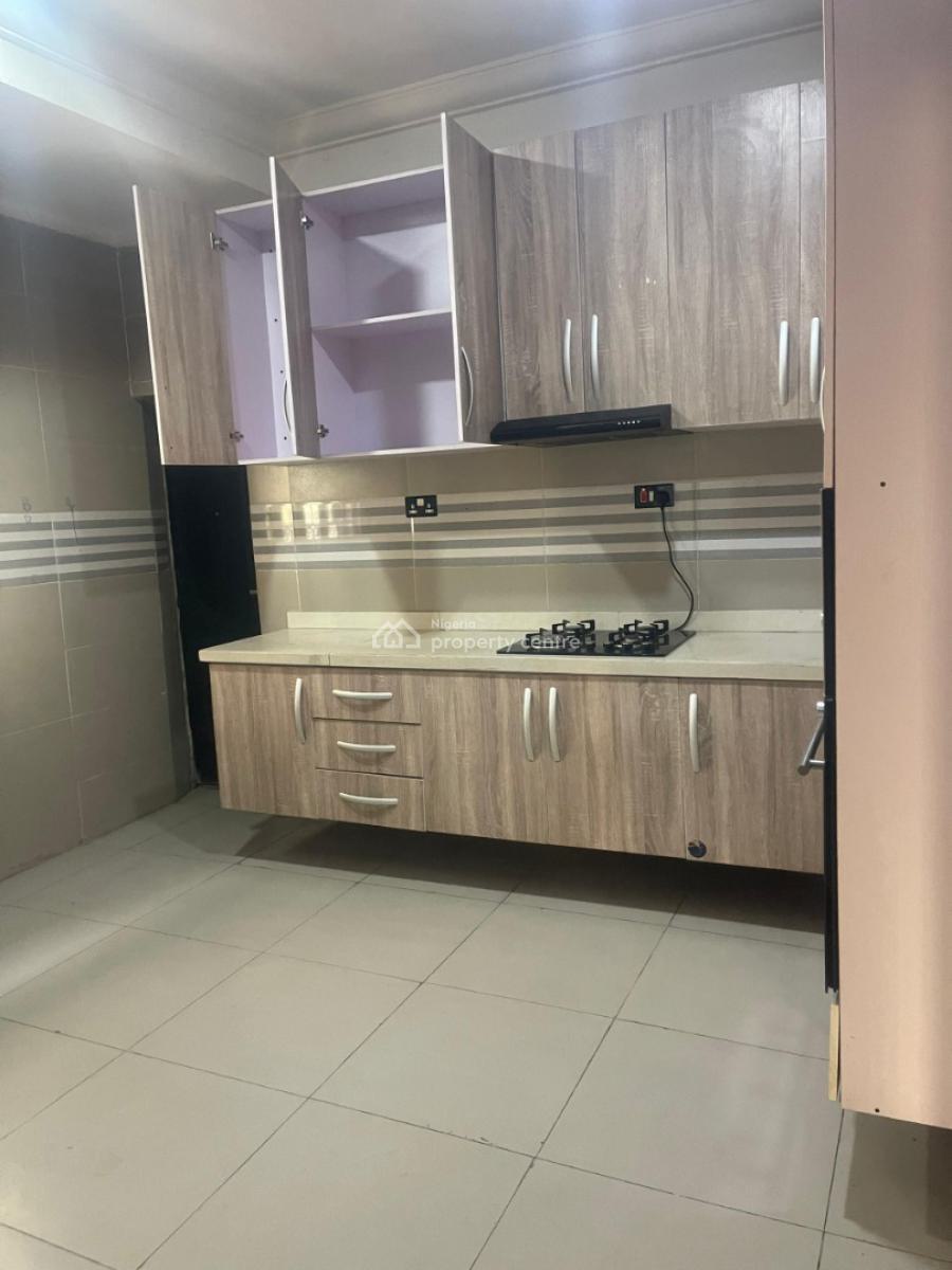 Well Maintained 3bedroom Terrace with a Room Boys Quarter, Jide Sanyer Drive Lekki, Lekki, Lagos, Terraced Duplex for Sale