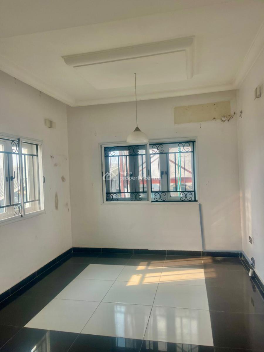 Well Maintained 3bedroom Terrace with a Room Boys Quarter, Jide Sanyer Drive Lekki, Lekki, Lagos, Terraced Duplex for Sale