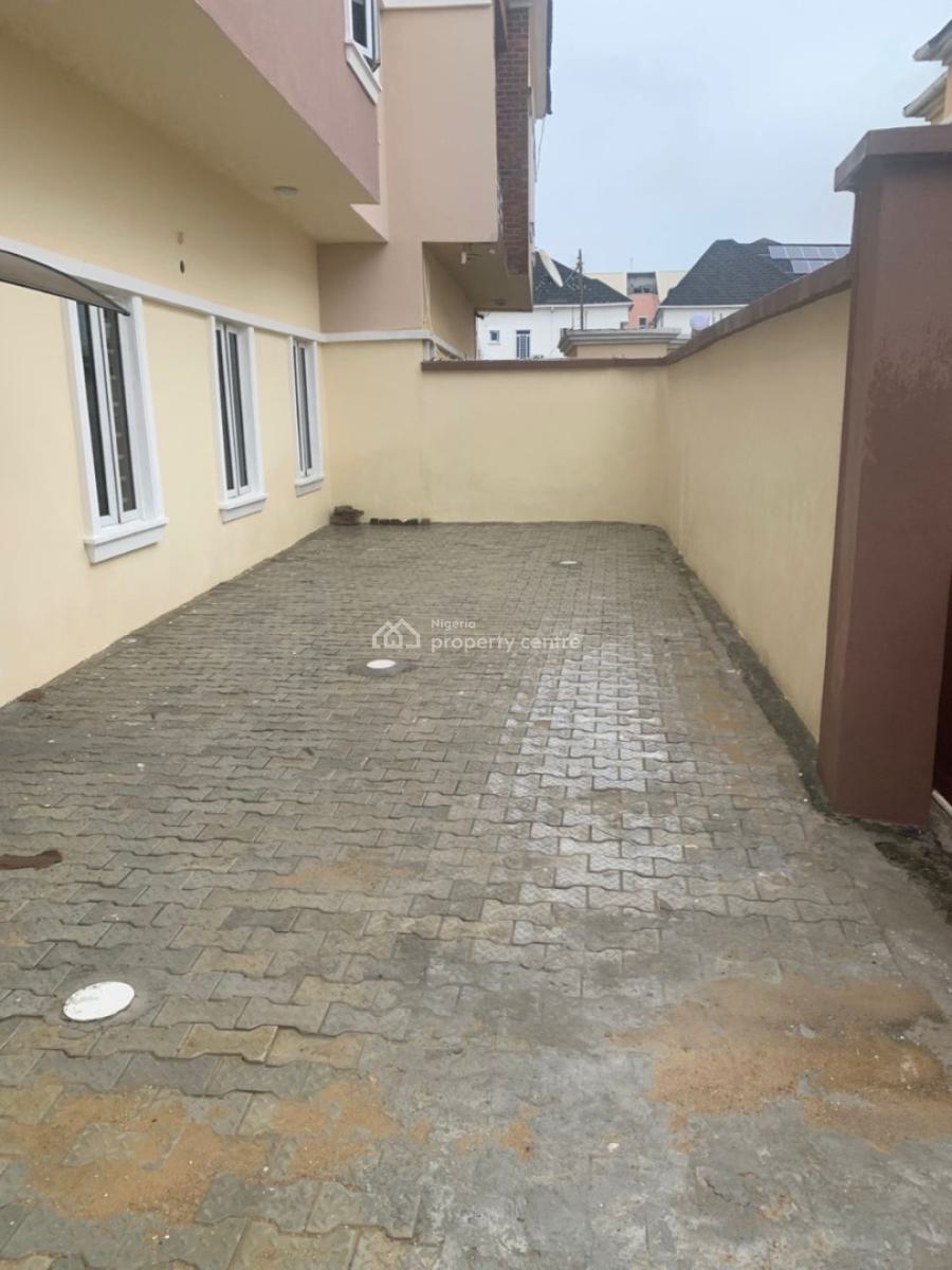 4bedroom Semi Detached Duplex Hot, Ologolo Bustop, Lekki Phase 1, Lekki, Lagos, Semi-detached Duplex for Rent