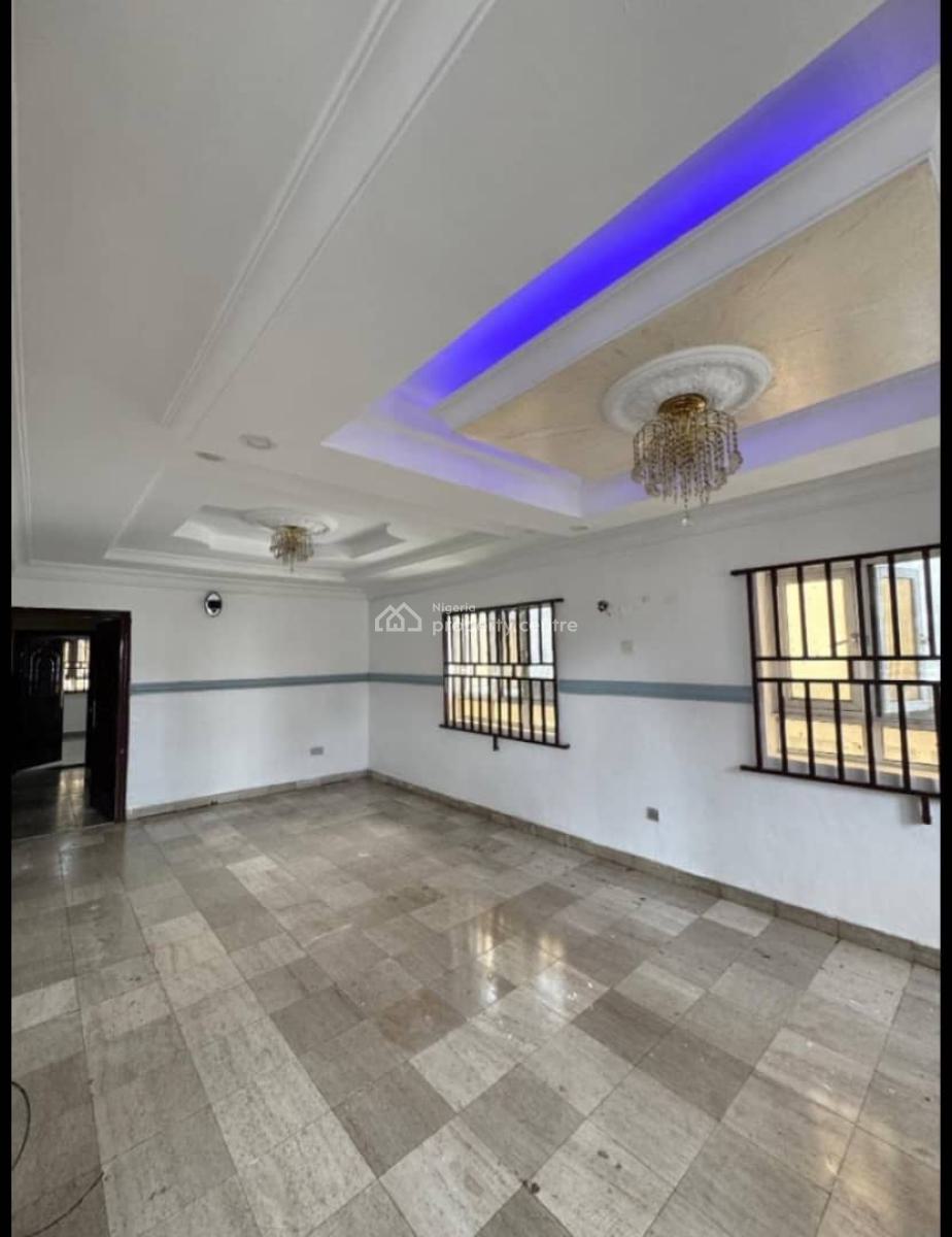 Well Maintained 2 Bedroom Flat Upfloor, Lekki Phase 1, Lekki, Lagos, Flat / Apartment for Rent