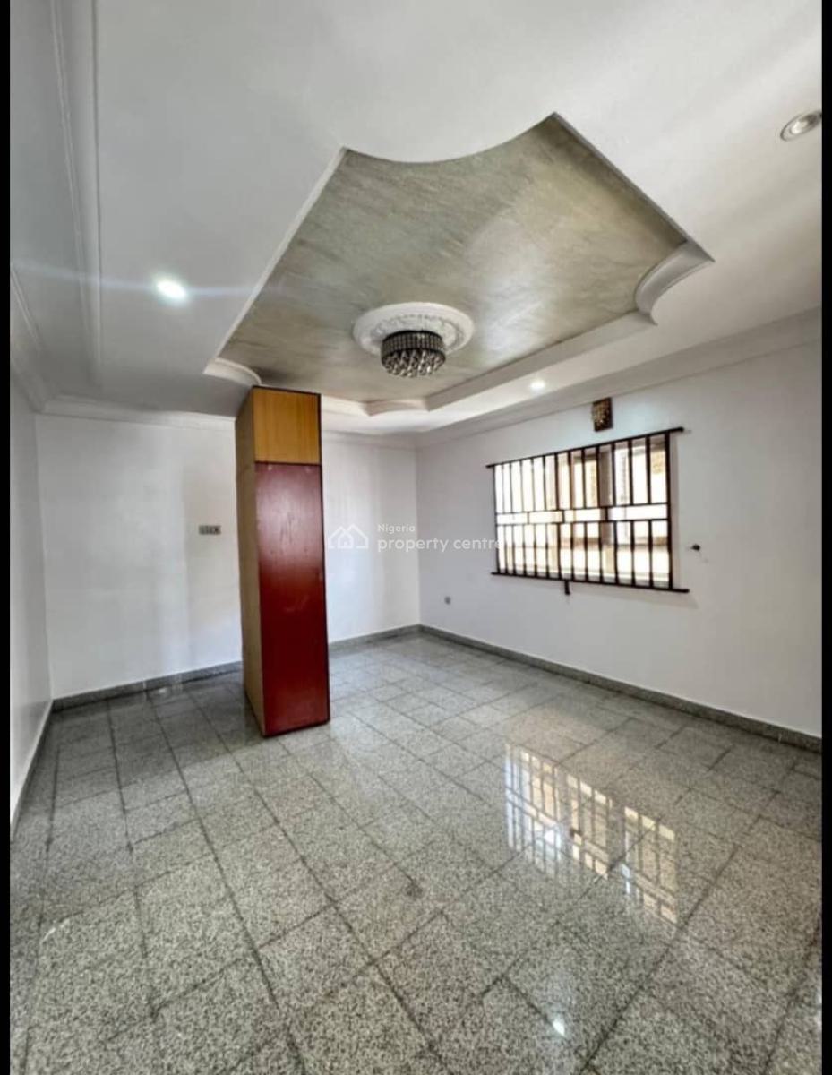 Well Maintained 2 Bedroom Flat Upfloor, Lekki Phase 1, Lekki, Lagos, Flat / Apartment for Rent