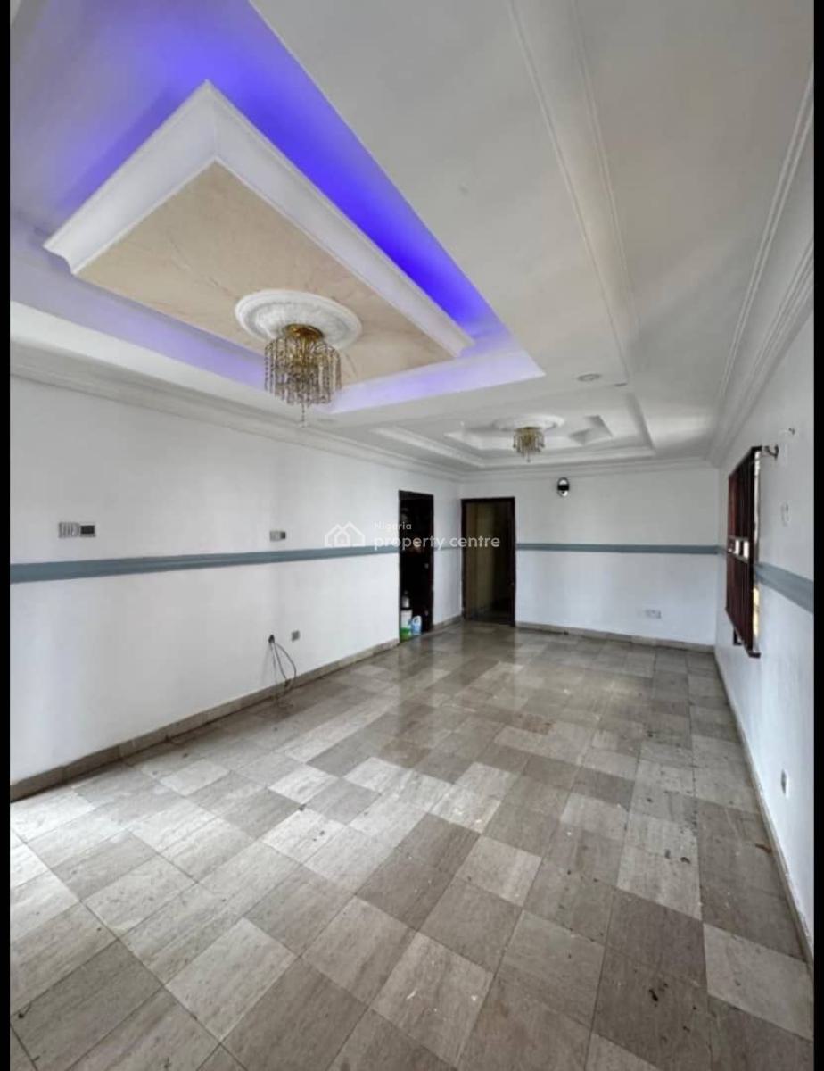 Well Maintained 2 Bedroom Flat Upfloor, Lekki Phase 1, Lekki, Lagos, Flat / Apartment for Rent