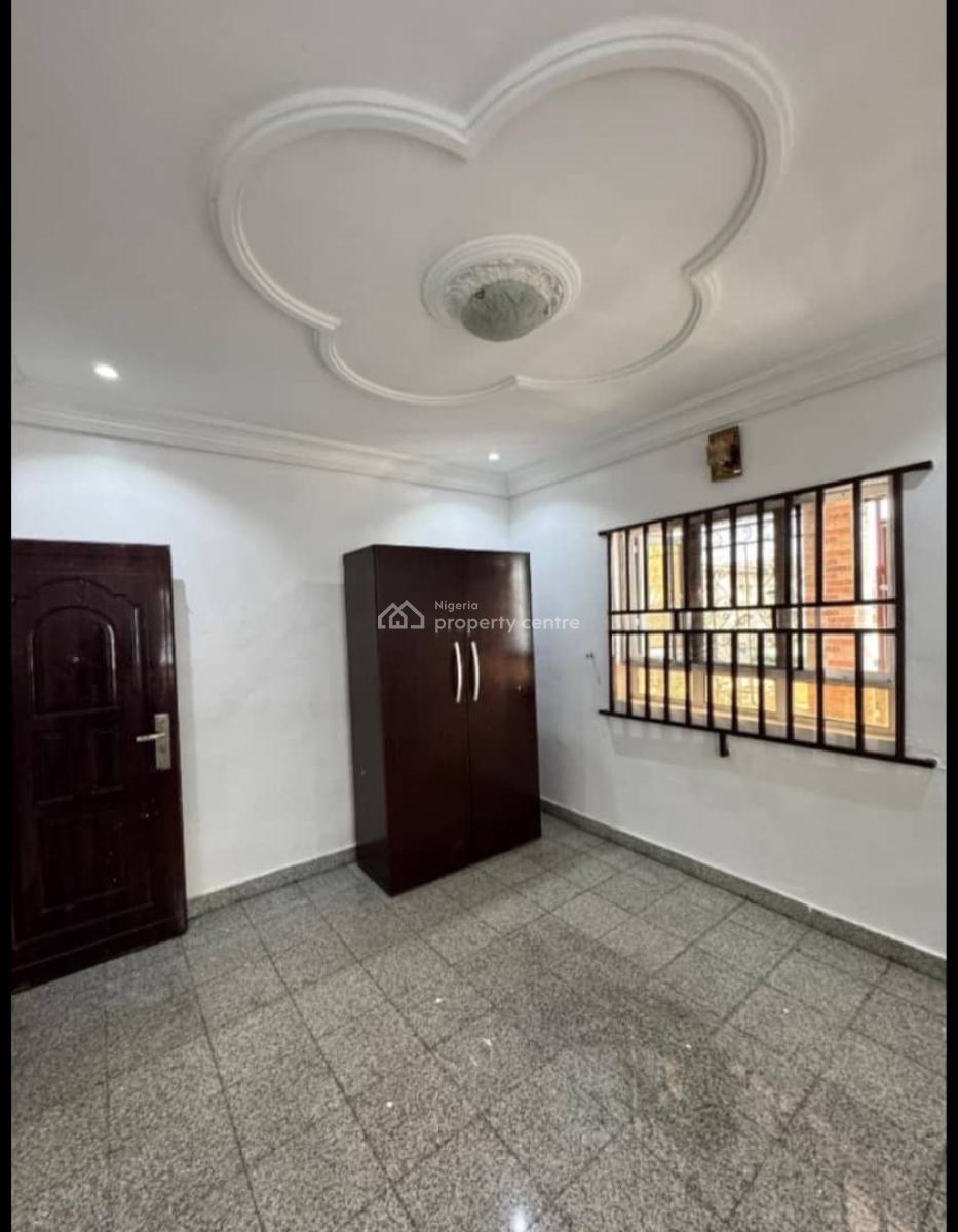 Well Maintained 2 Bedroom Flat Upfloor, Lekki Phase 1, Lekki, Lagos, Flat / Apartment for Rent