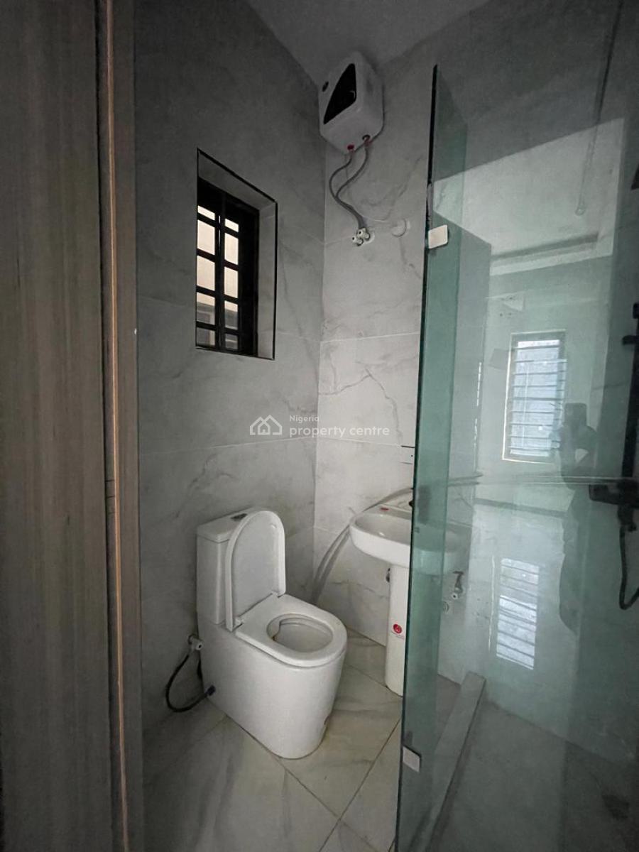 Beautifully Built 2 Bedroom Apartment in a Prime Location, Lekki Phase 1, Lekki, Lagos, Flat / Apartment for Sale
