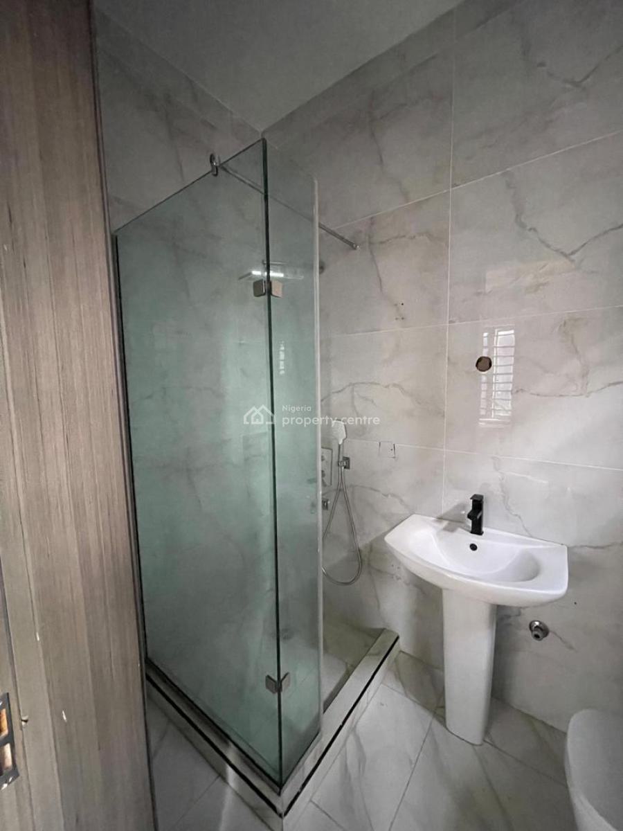 Beautifully Built 2 Bedroom Apartment in a Prime Location, Lekki Phase 1, Lekki, Lagos, Flat / Apartment for Sale