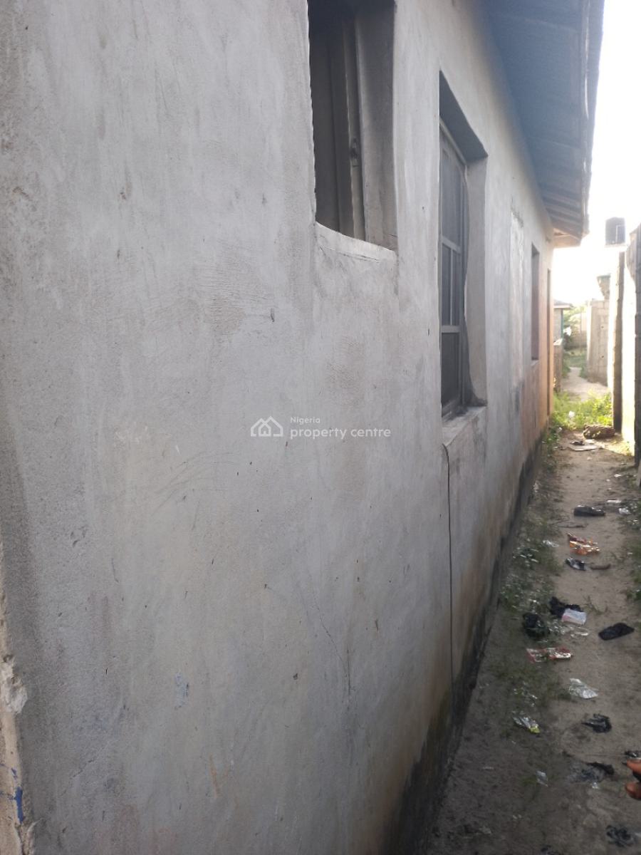 2 Bedrooms Bungalow, Macaulay, Off Bayeku Road, Igbogbo, Ikorodu, Lagos, Detached Bungalow for Sale