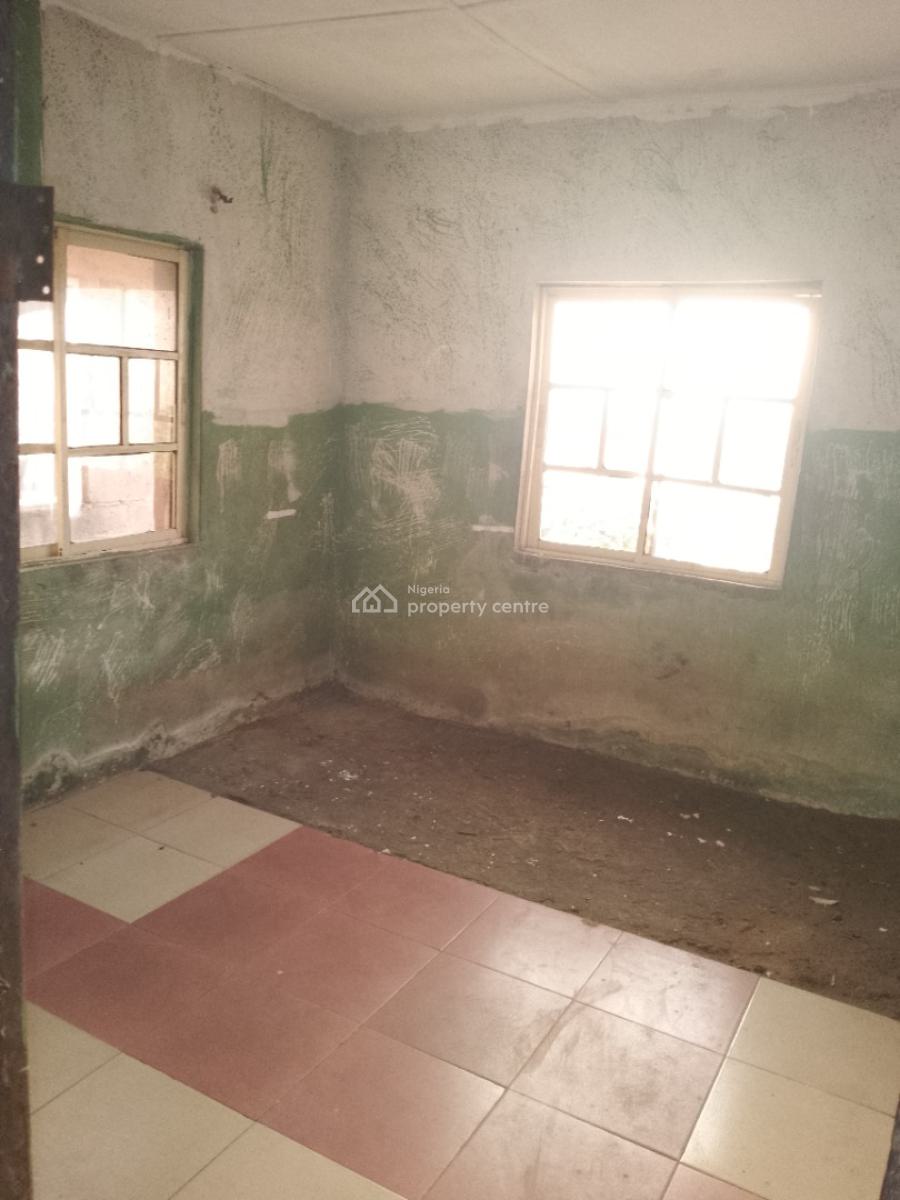 2 Bedrooms Bungalow, Macaulay, Off Bayeku Road, Igbogbo, Ikorodu, Lagos, Detached Bungalow for Sale