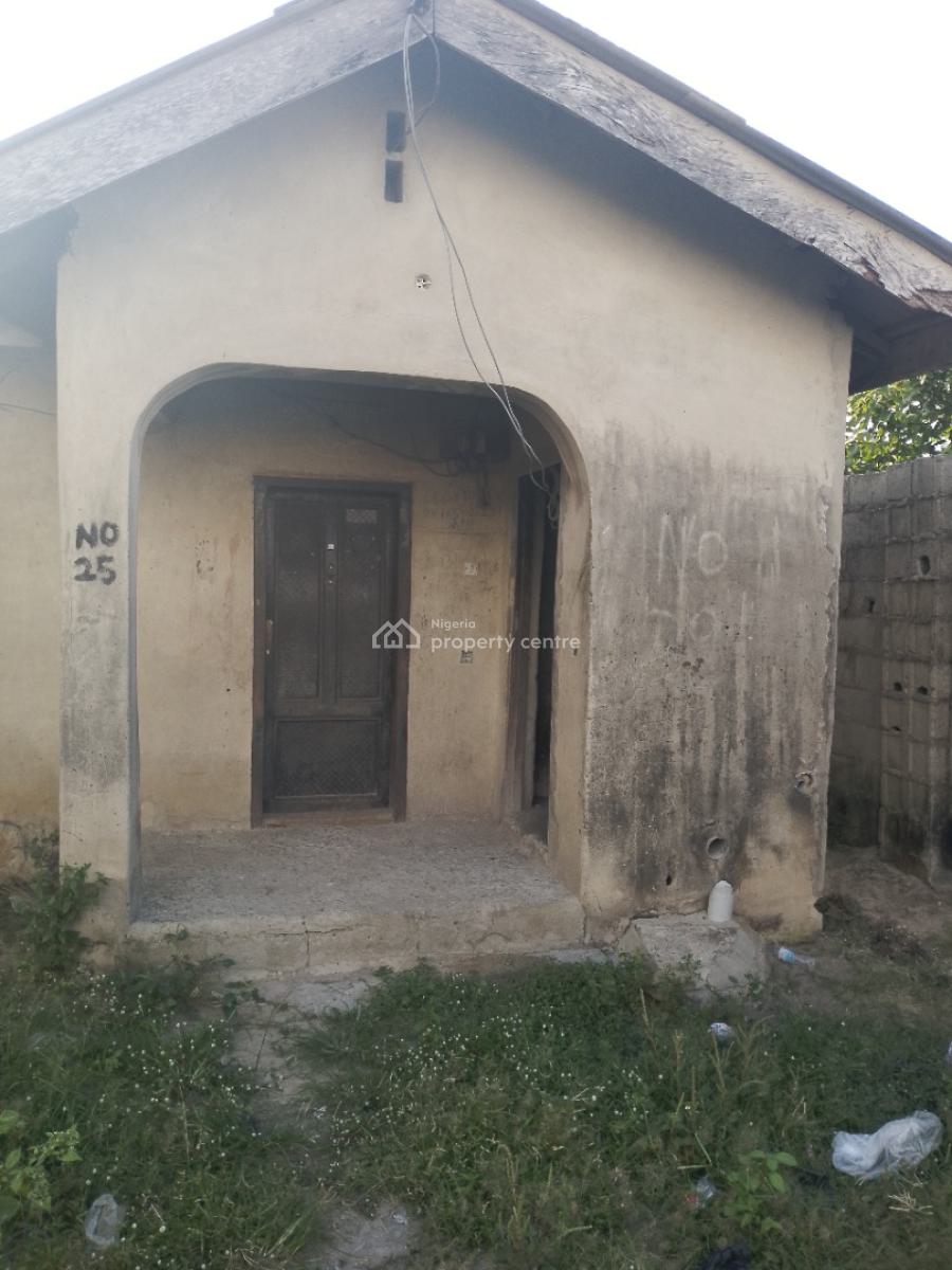 2 Bedrooms Bungalow, Macaulay, Off Bayeku Road, Igbogbo, Ikorodu, Lagos, Detached Bungalow for Sale