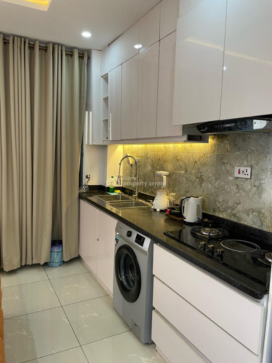 Tomi Cozy One Bedroom Flat + Ps4, 247 Power, Massive Balcony & Pool, Ikate, Lekki, Lagos, Mini Flat (room and Parlour) Short Let