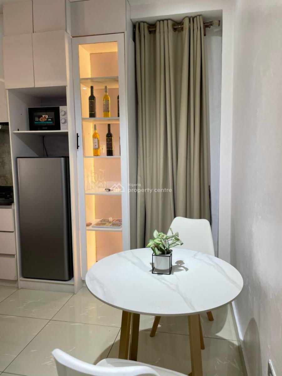 Tomi Cozy One Bedroom Flat + Ps4, 247 Power, Massive Balcony & Pool, Ikate, Lekki, Lagos, Mini Flat (room and Parlour) Short Let