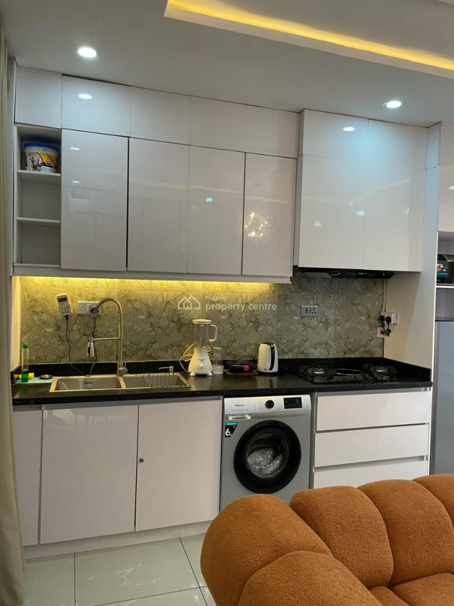 Tomi Cozy One Bedroom Flat + Ps4, 247 Power, Massive Balcony & Pool, Ikate, Lekki, Lagos, Mini Flat (room and Parlour) Short Let
