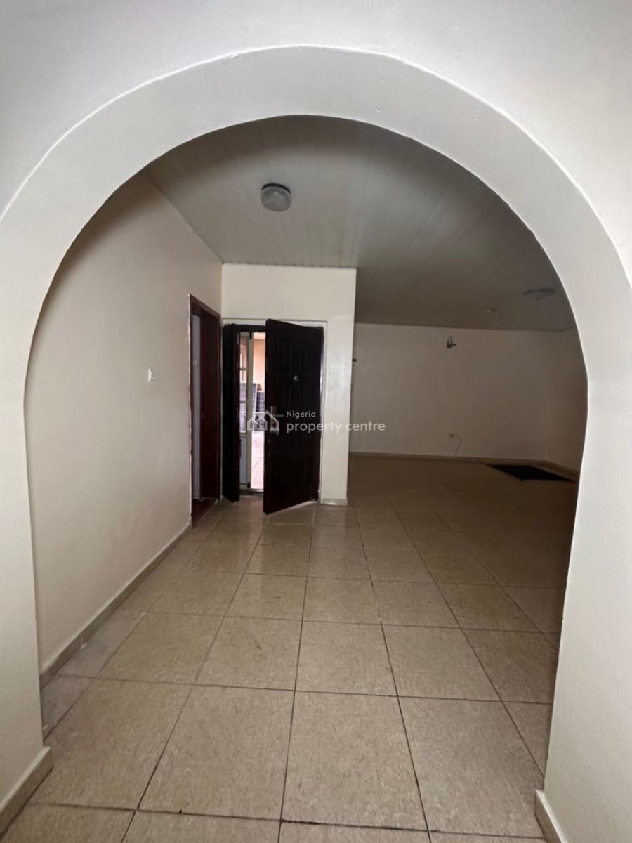 3 Bedroom Apartment in a Spacious Compound, Agungi, Lekki, Lagos, Flat / Apartment for Rent