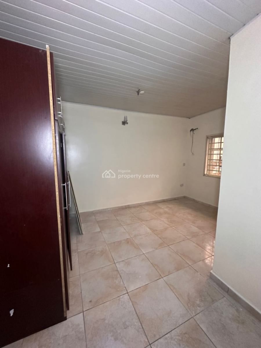 3 Bedroom Apartment in a Spacious Compound, Agungi, Lekki, Lagos, Flat / Apartment for Rent