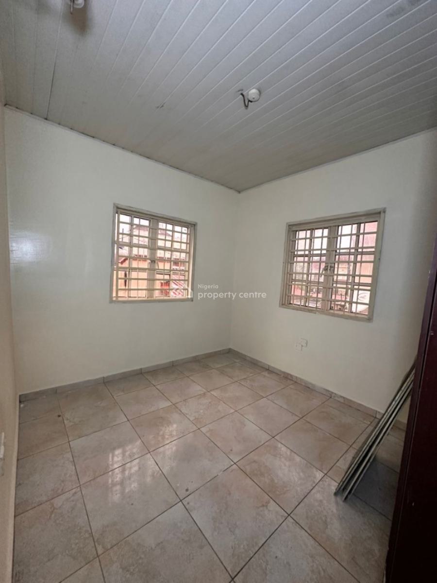 3 Bedroom Apartment in a Spacious Compound, Agungi, Lekki, Lagos, Flat / Apartment for Rent