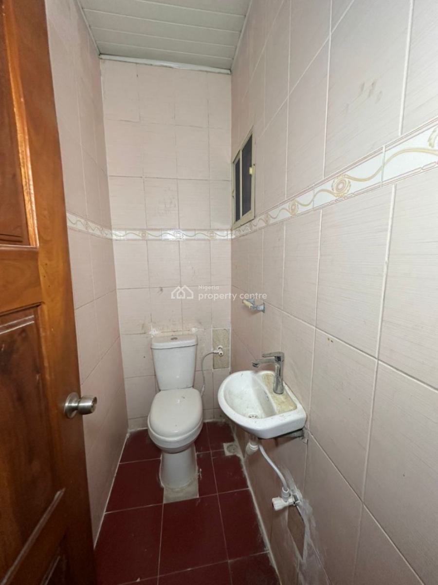 3 Bedroom Apartment in a Spacious Compound, Agungi, Lekki, Lagos, Flat / Apartment for Rent