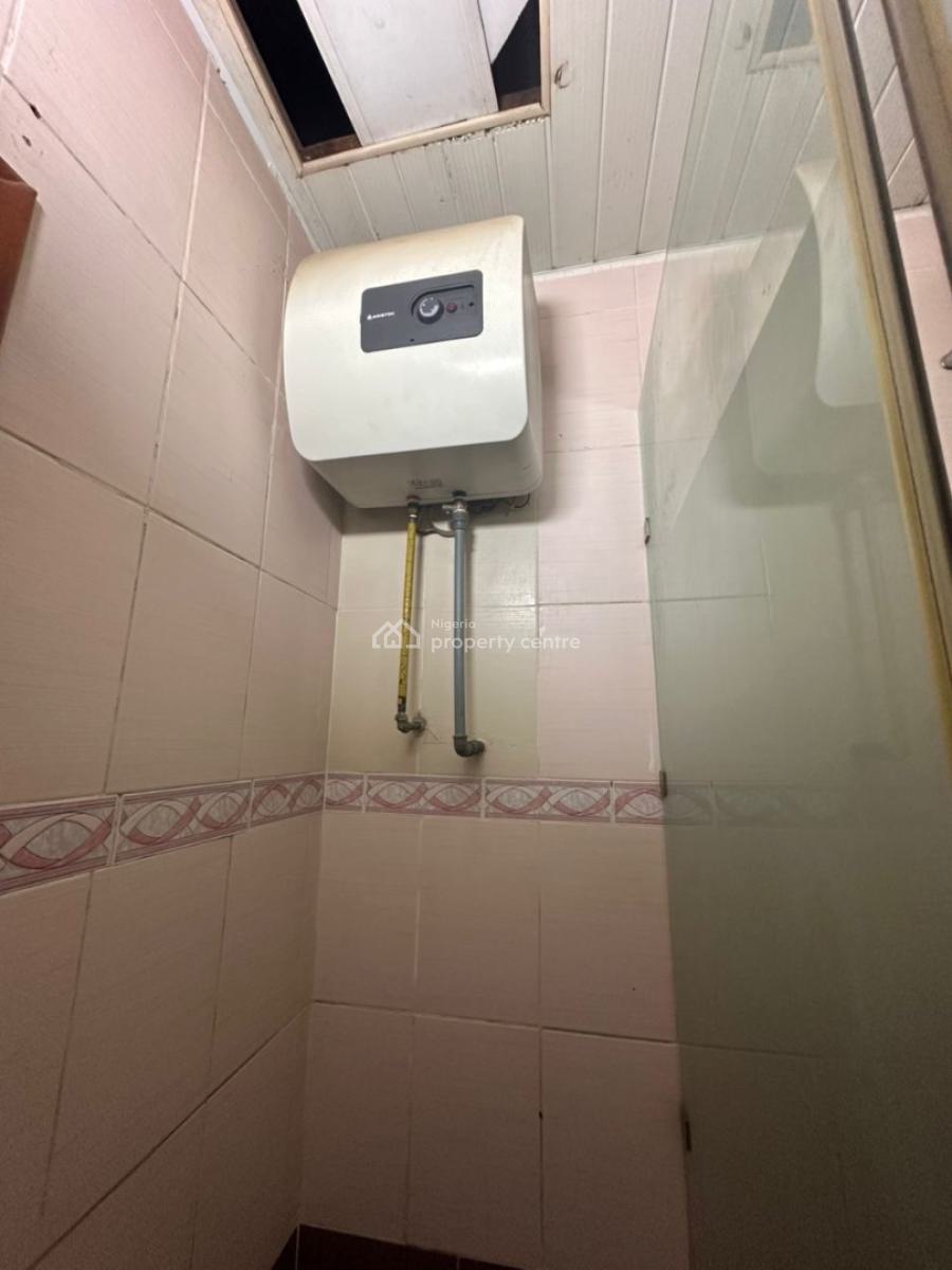 3 Bedroom Apartment in a Spacious Compound, Agungi, Lekki, Lagos, Flat / Apartment for Rent