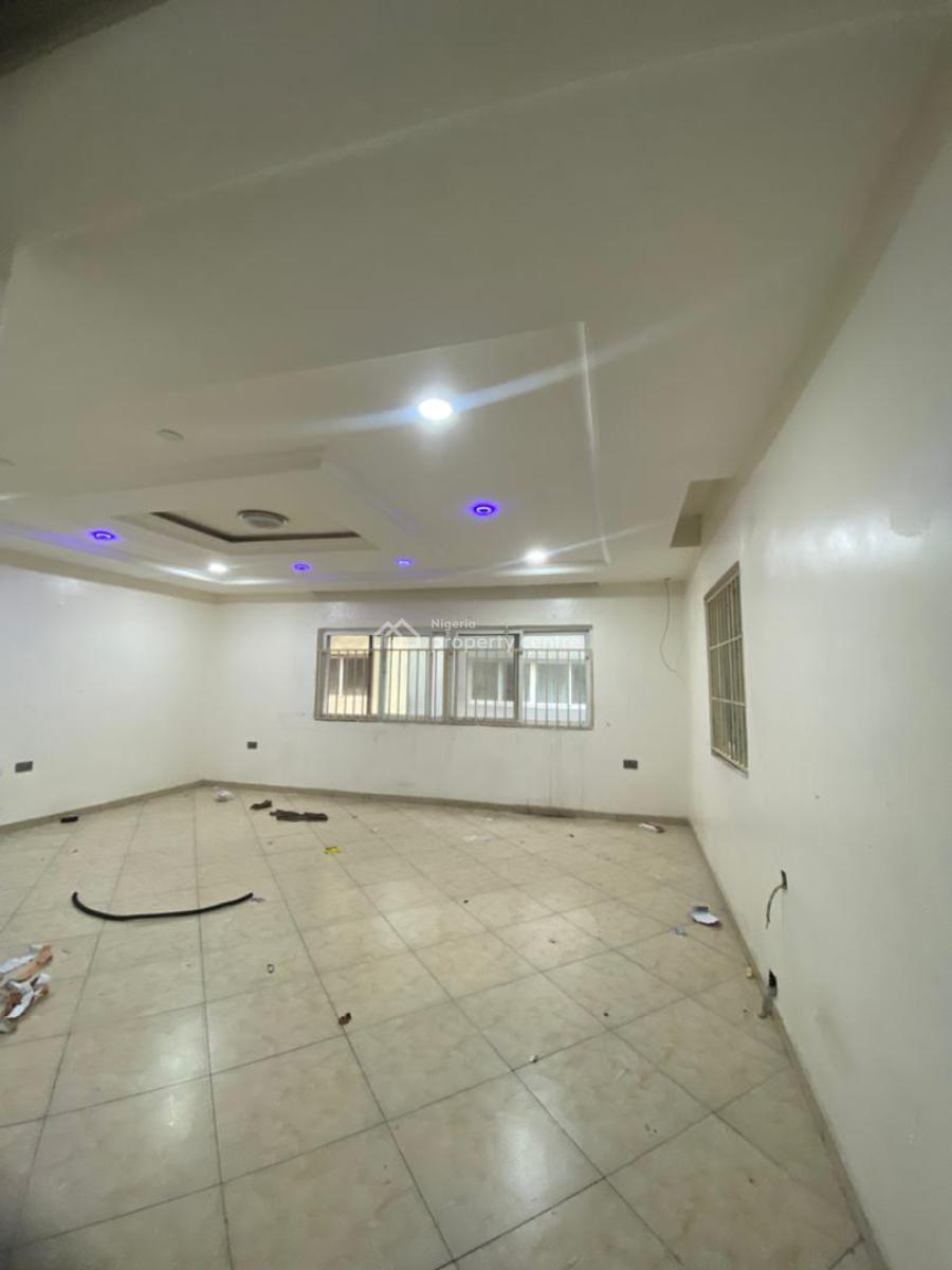 Spacious Well Maintained 3 Bedroom Apartment with Bq on The 4th Floor, Primewater Garden Estate, Lekki, Lagos, Flat / Apartment for Rent