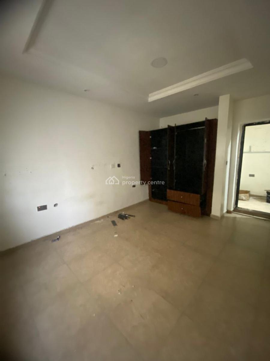 Spacious Well Maintained 3 Bedroom Apartment with Bq on The 4th Floor, Primewater Garden Estate, Lekki, Lagos, Flat / Apartment for Rent