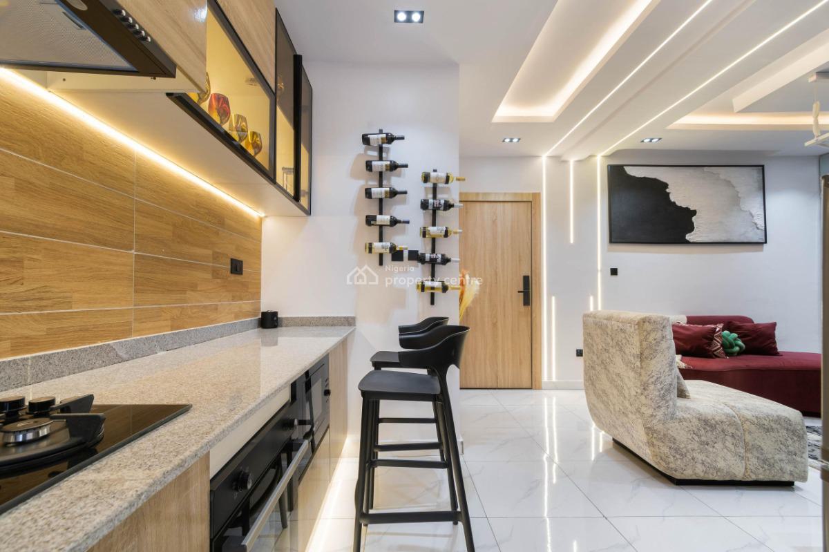 Tomi Alexa One Bedroom Apartment with Ps5 and Ceiling Mirror, Ologolo, Lekki, Lagos, Flat / Apartment Short Let