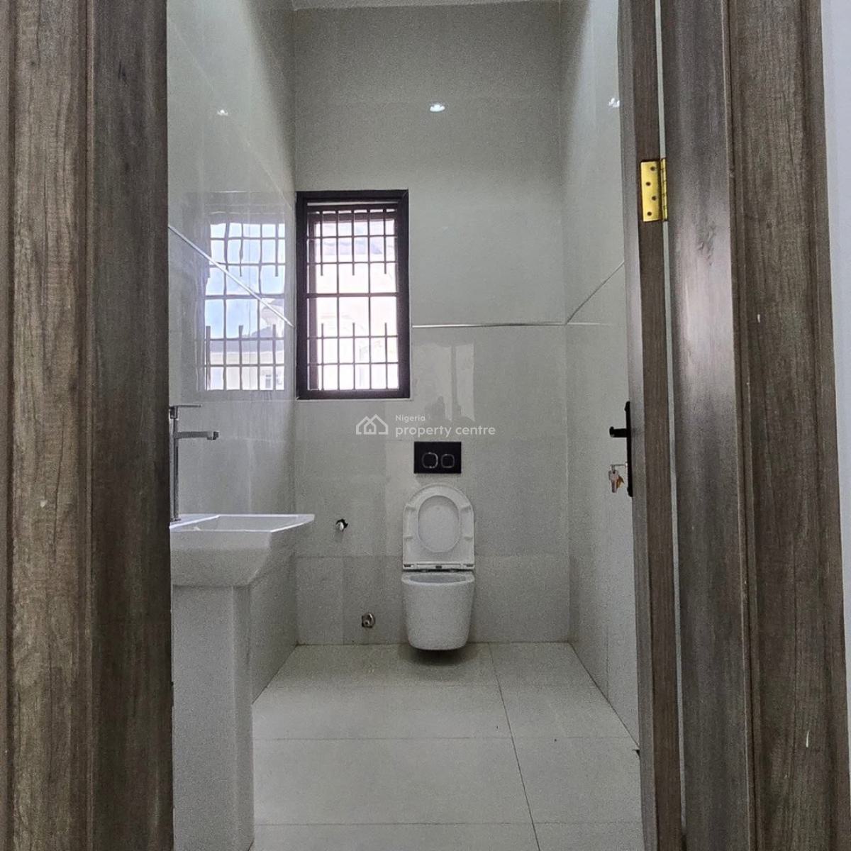 7 Bedrooms Ambassadorial Serviced Mansion,bq,chalet,pool,elevator,cctv, Guzape District, Abuja, Detached Duplex for Sale