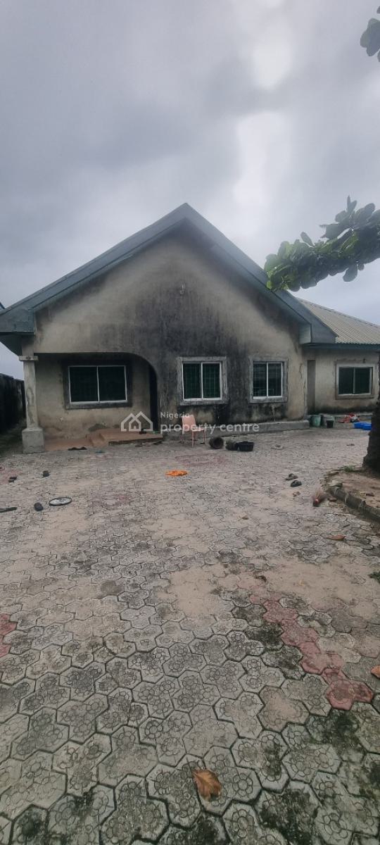 Fairly Used 4 Bedroom Bungalow Sitting 610sqm, Okun-ajah, Eti-osa, Lekki, Lagos, Detached Bungalow for Sale