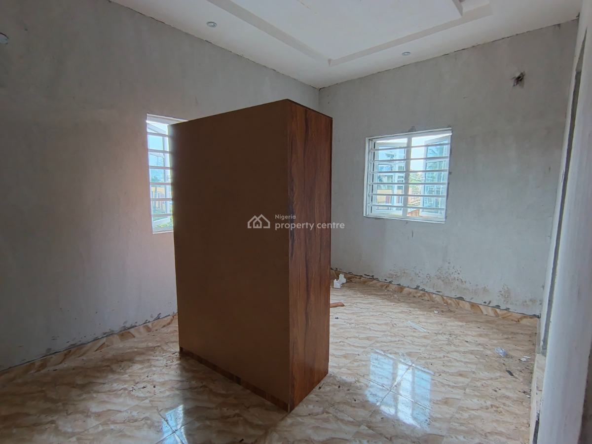 2 Bedroom Flat, Elepe Ijede Road, Ikorodu, Lagos, Flat / Apartment for Rent