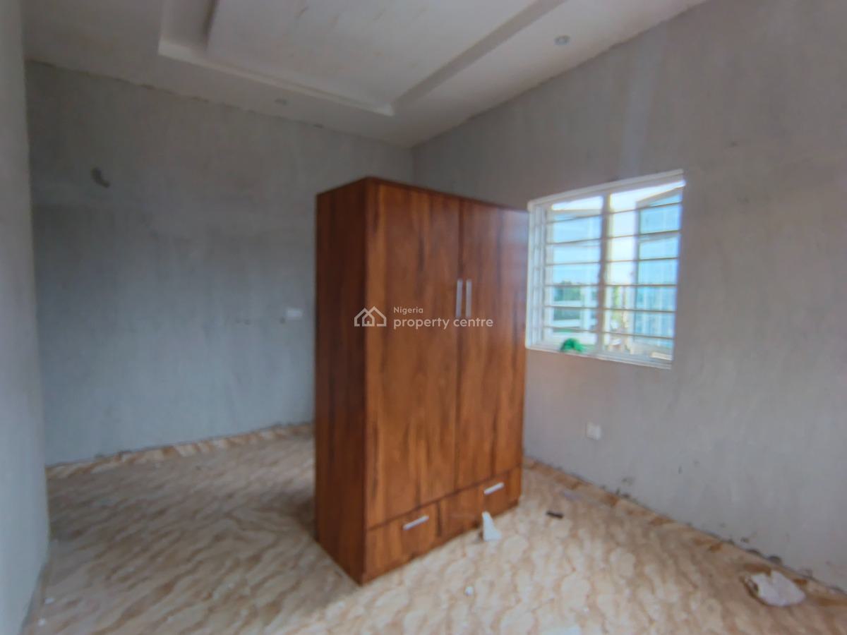 2 Bedroom Flat, Elepe Ijede Road, Ikorodu, Lagos, Flat / Apartment for Rent