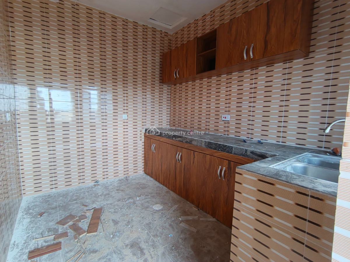 2 Bedroom Flat, Elepe Ijede Road, Ikorodu, Lagos, Flat / Apartment for Rent