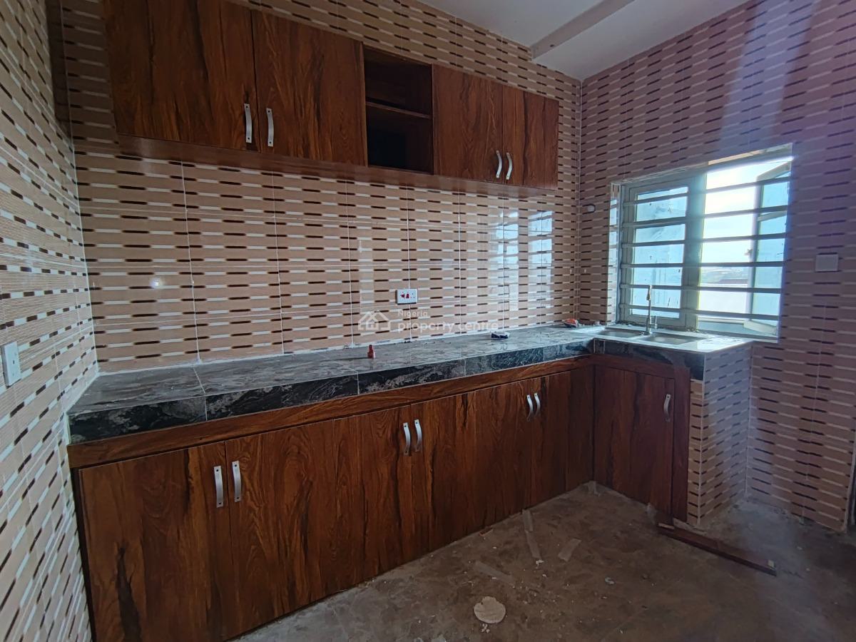 2 Bedroom Flat, Elepe Ijede Road, Ikorodu, Lagos, Flat / Apartment for Rent