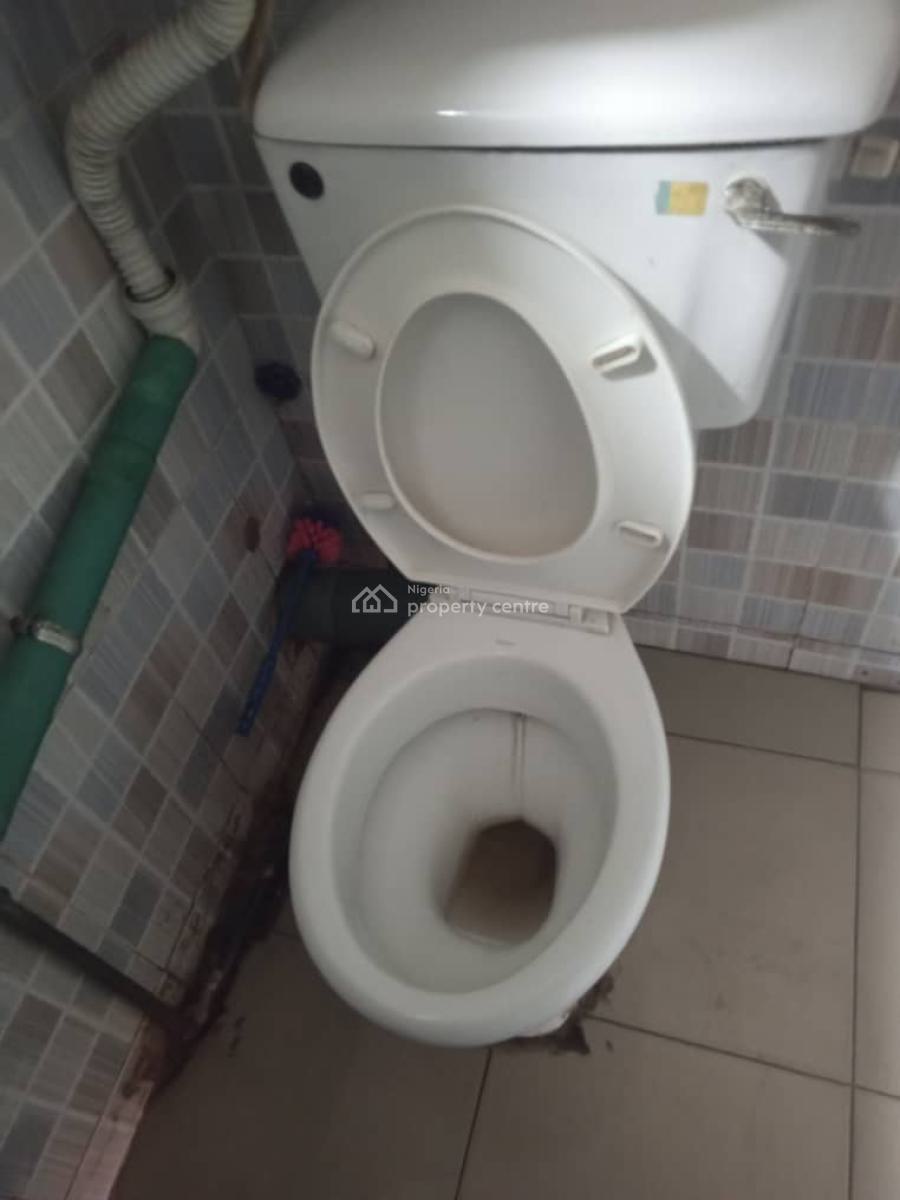 Very Big Shop, Ado Road, Lekki, Lagos, Shop for Rent