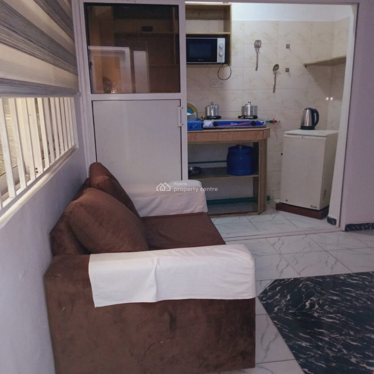 One Bedroom, Onigbongbo, Maryland, Lagos, Mini Flat (room and Parlour) Short Let