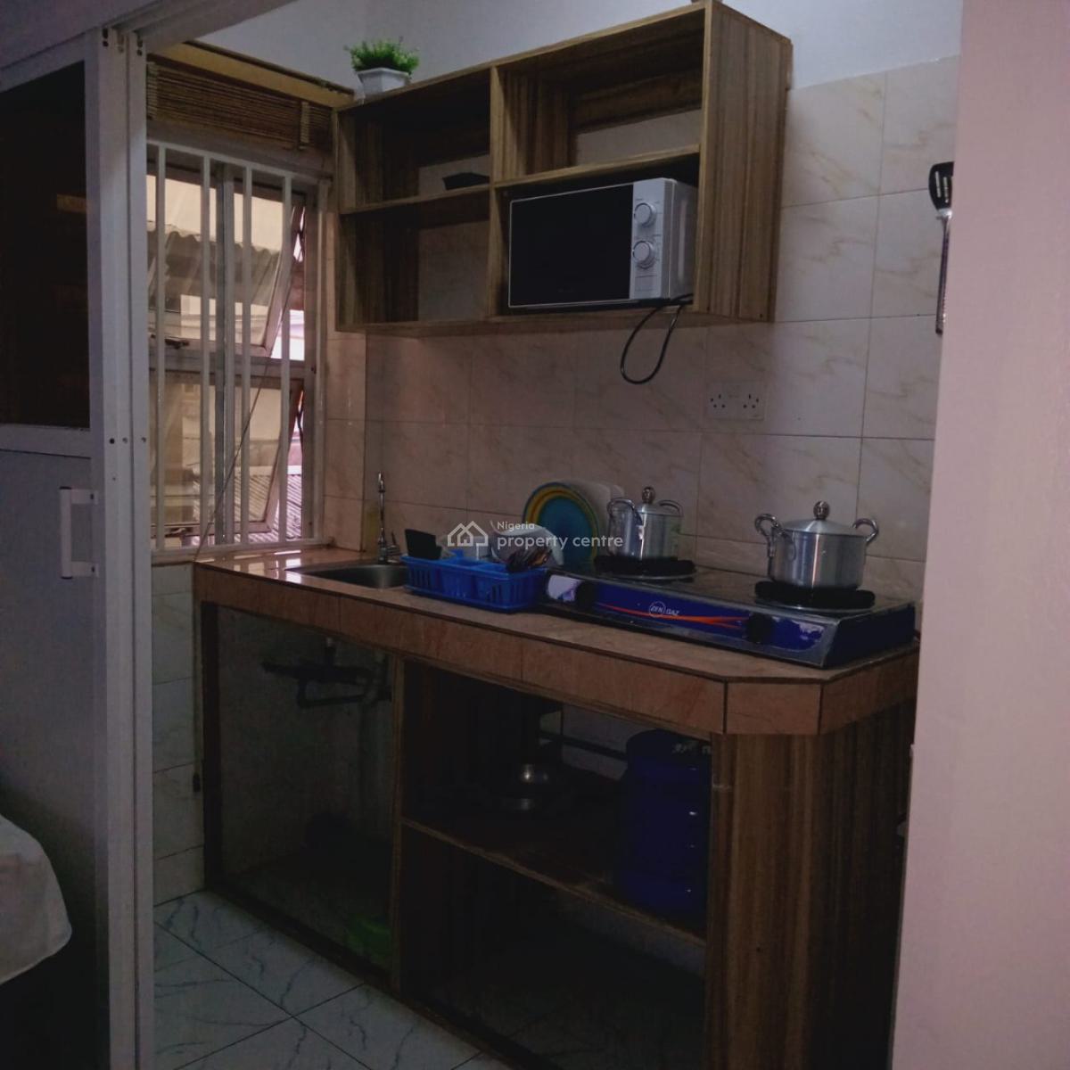 One Bedroom, Onigbongbo, Maryland, Lagos, Mini Flat (room and Parlour) Short Let