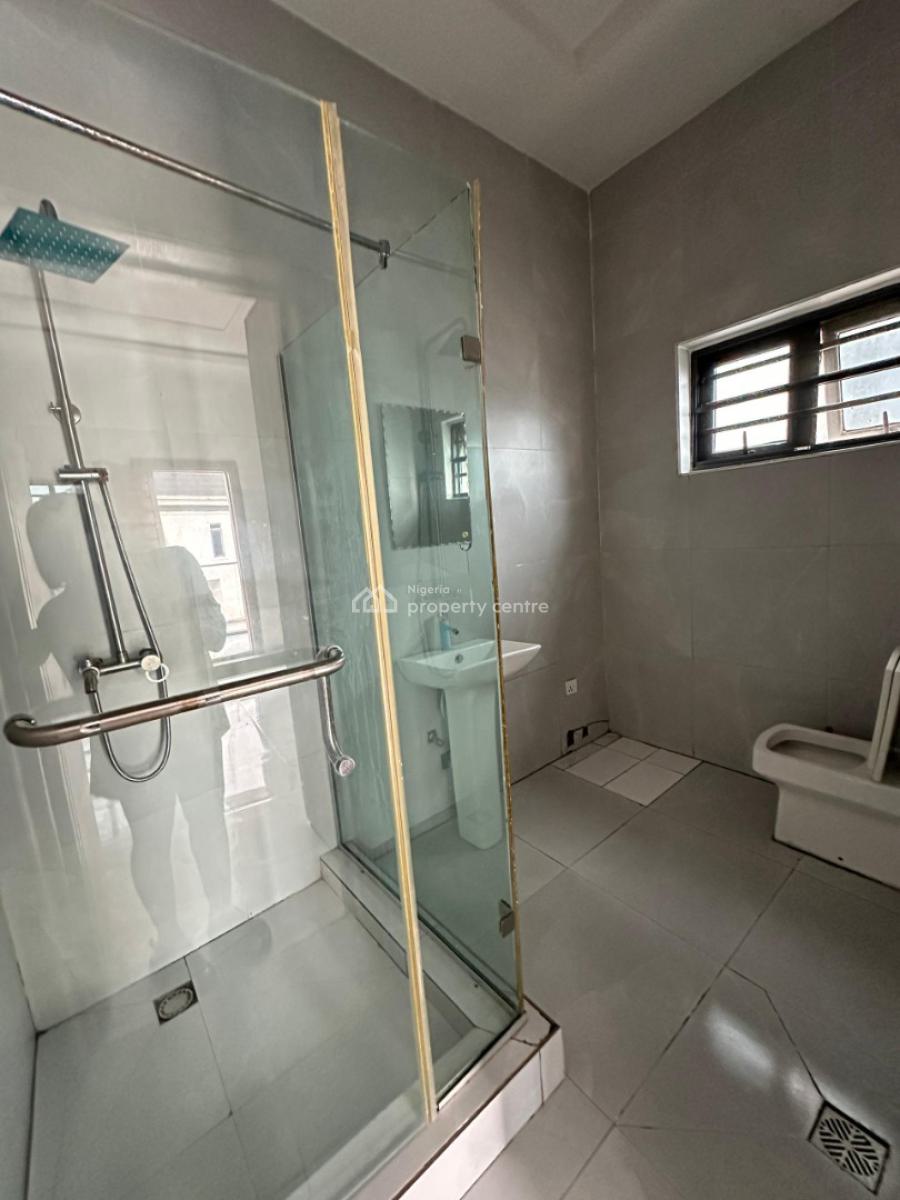 Spacious Master Bedroom with and Parlor Space, Royal Pine Estate, Orchid Road Eleganza Bustop Lekki Lagos, Lekki, Lagos, Flat / Apartment for Rent