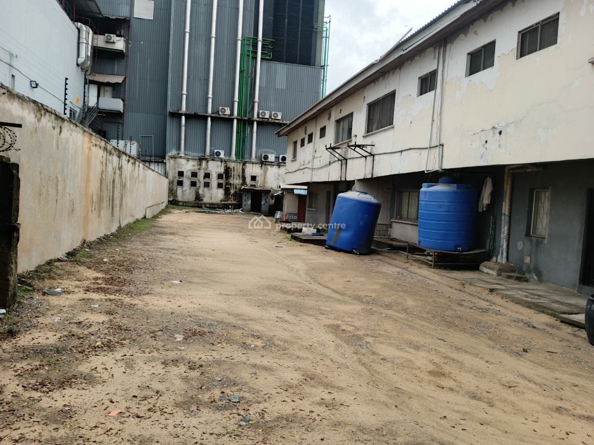 8 Bedrooms Office Building with Bq, Victoria Island (vi), Lagos, Office Space for Rent