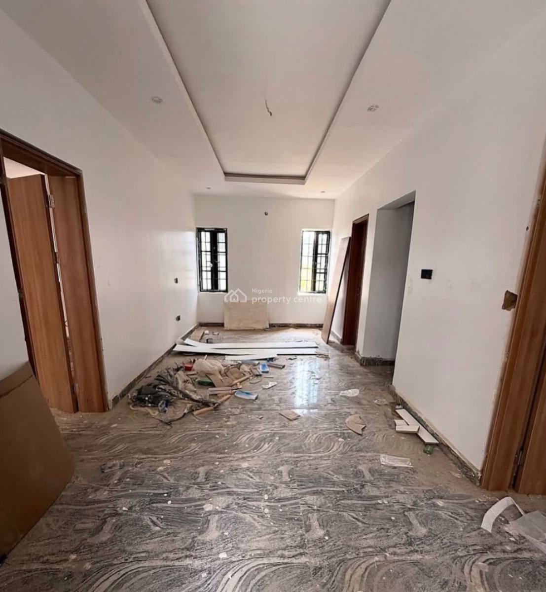 5-bedroom Terrace Duplex, Guzape District, Abuja, Terraced Duplex for Sale