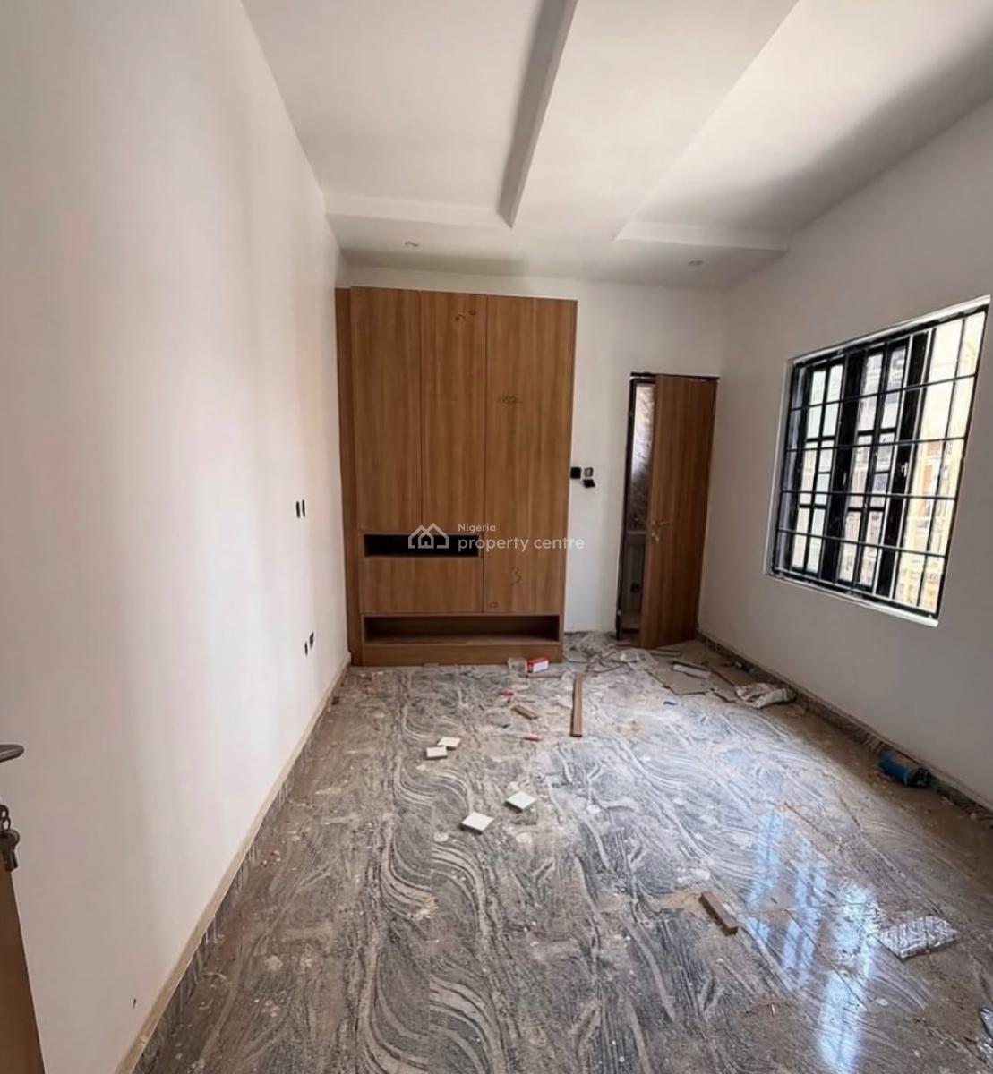 5-bedroom Terrace Duplex, Guzape District, Abuja, Terraced Duplex for Sale