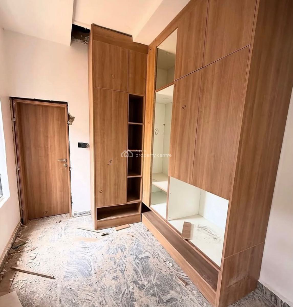 5-bedroom Terrace Duplex, Guzape District, Abuja, Terraced Duplex for Sale