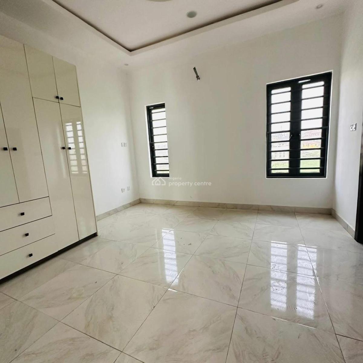 Standard 5 Bedroom Detached Duplex in a Good Location, Magodo Phase 2, Magodo, Lagos, Detached Duplex for Sale