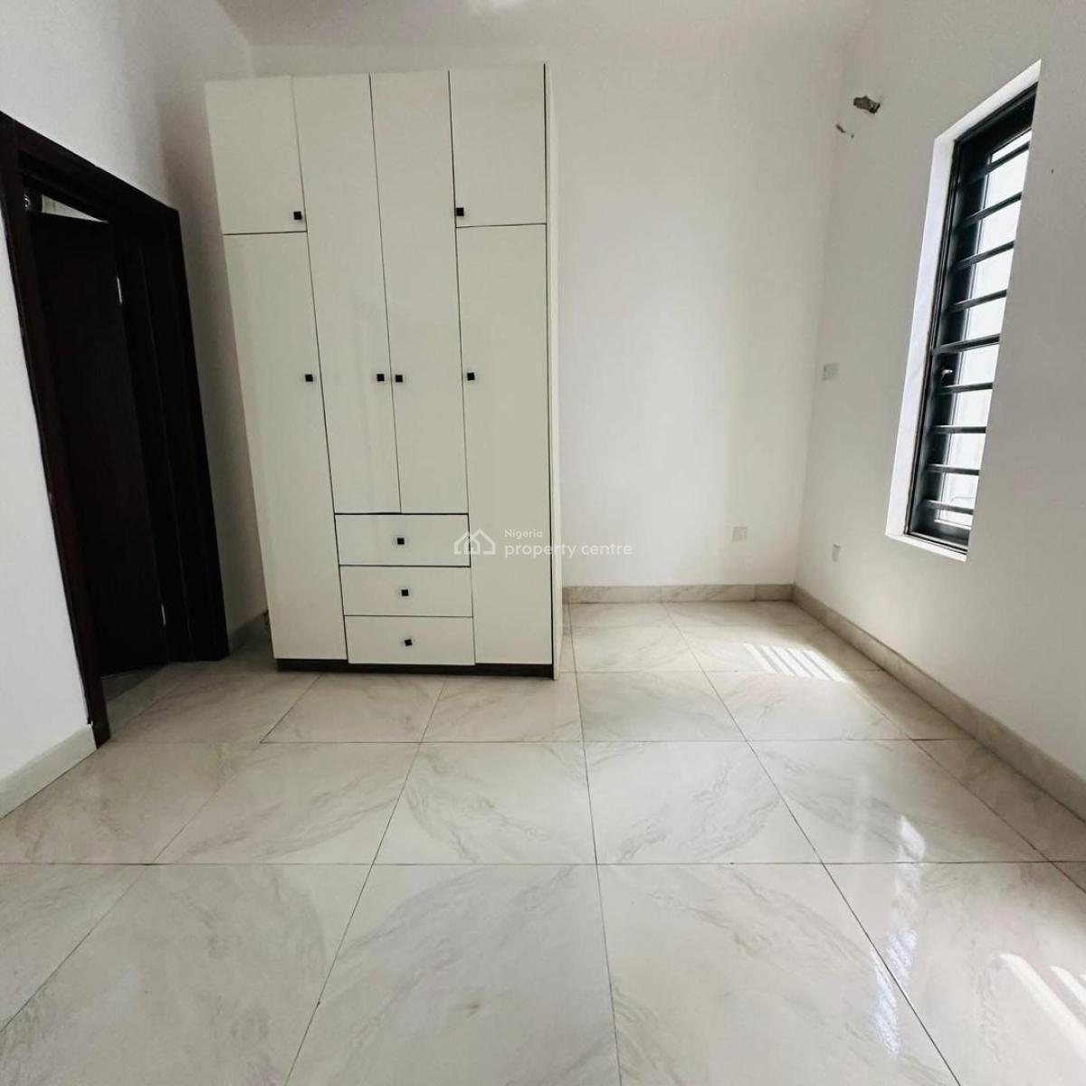 Standard 5 Bedroom Detached Duplex in a Good Location, Magodo Phase 2, Magodo, Lagos, Detached Duplex for Sale