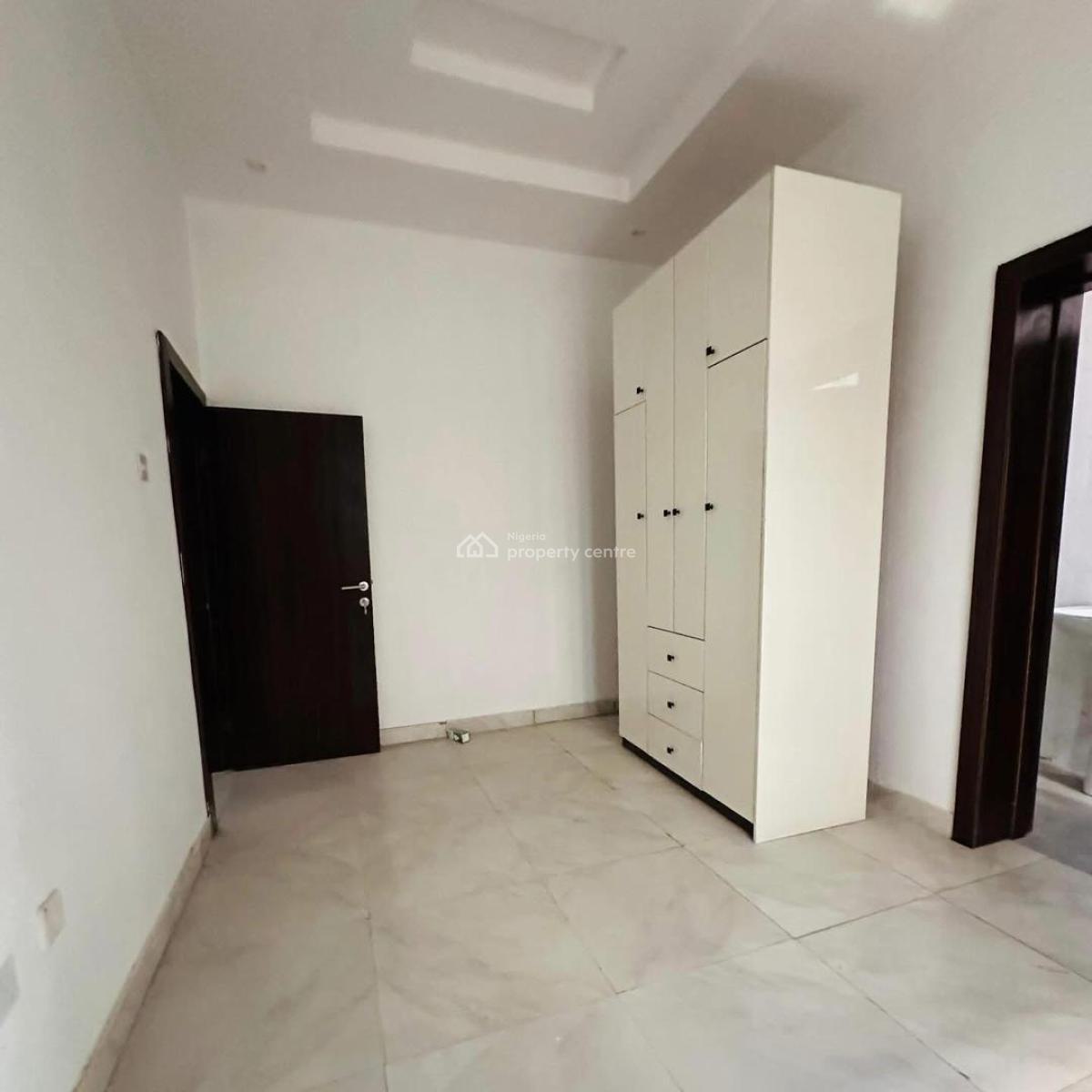Standard 5 Bedroom Detached Duplex in a Good Location, Magodo Phase 2, Magodo, Lagos, Detached Duplex for Sale