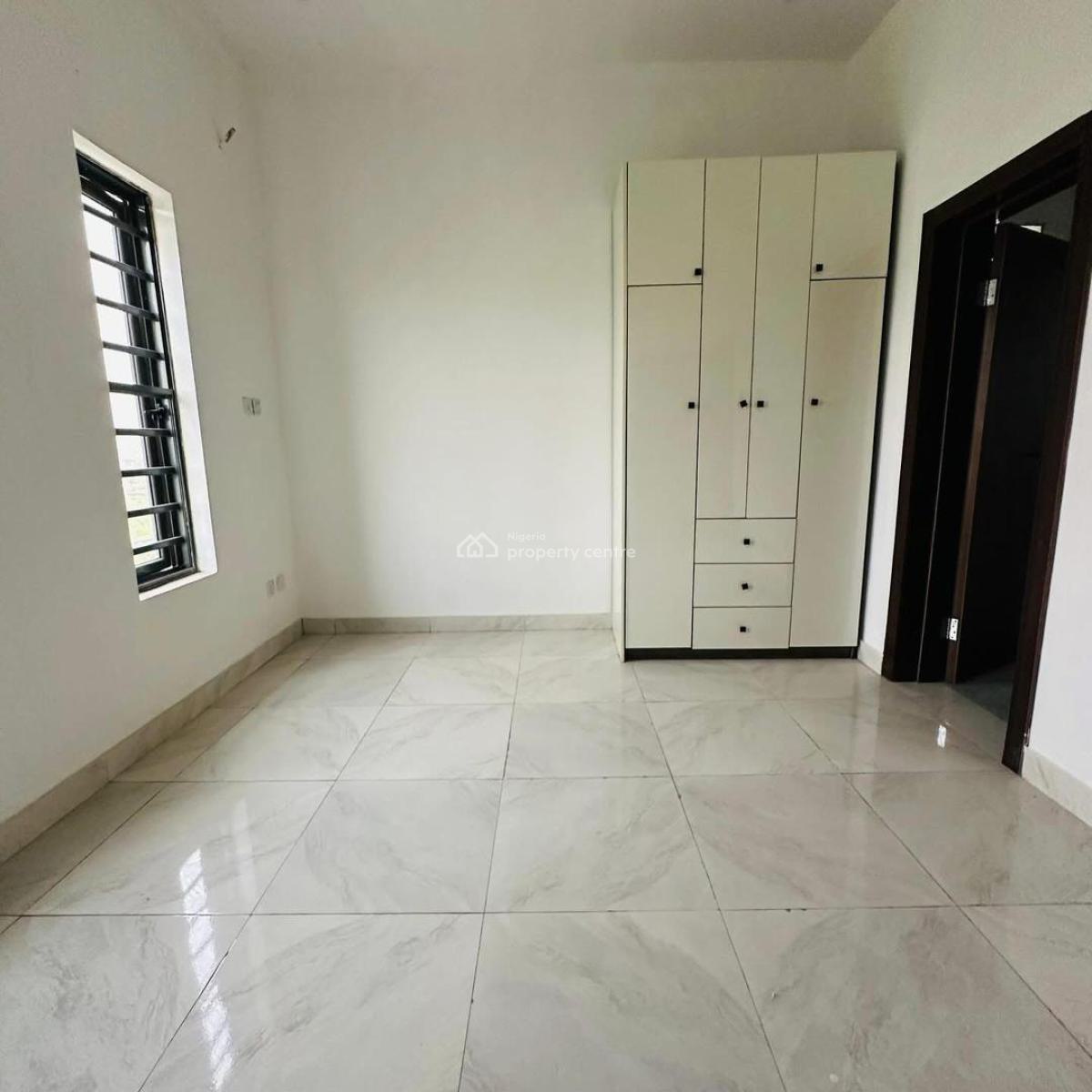 Standard 5 Bedroom Detached Duplex in a Good Location, Magodo Phase 2, Magodo, Lagos, Detached Duplex for Sale