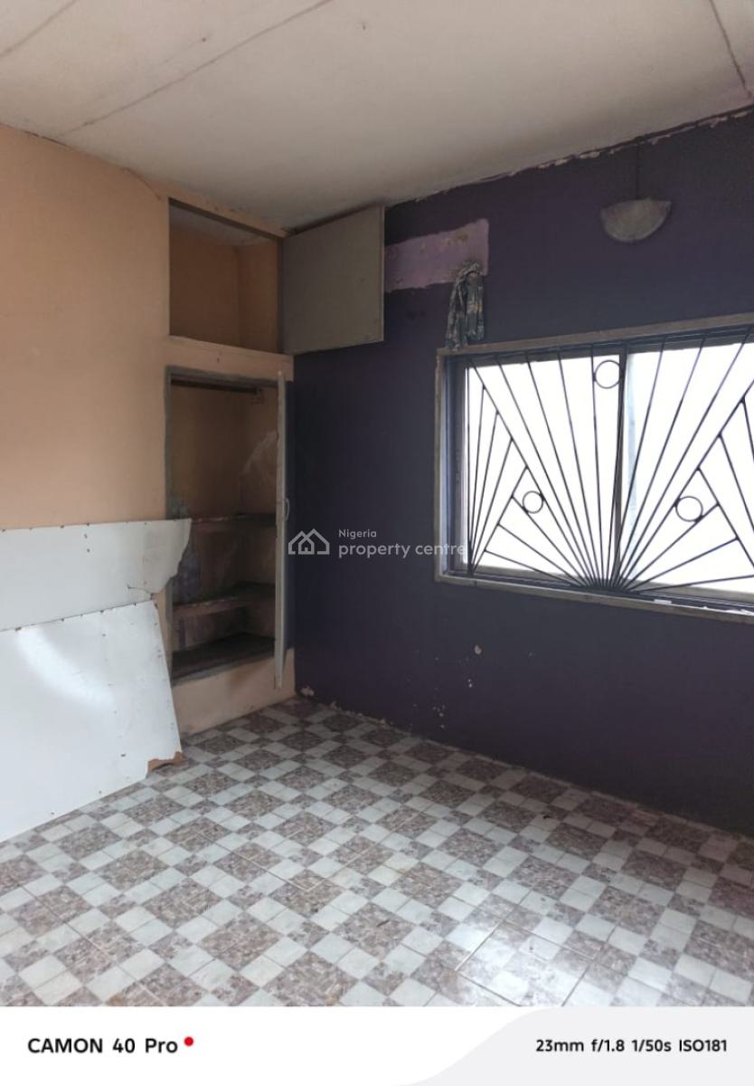 Spacious Old 4 Bedroom Duplex, Off Folagoro Road, Fola Agoro, Yaba, Lagos, House for Sale