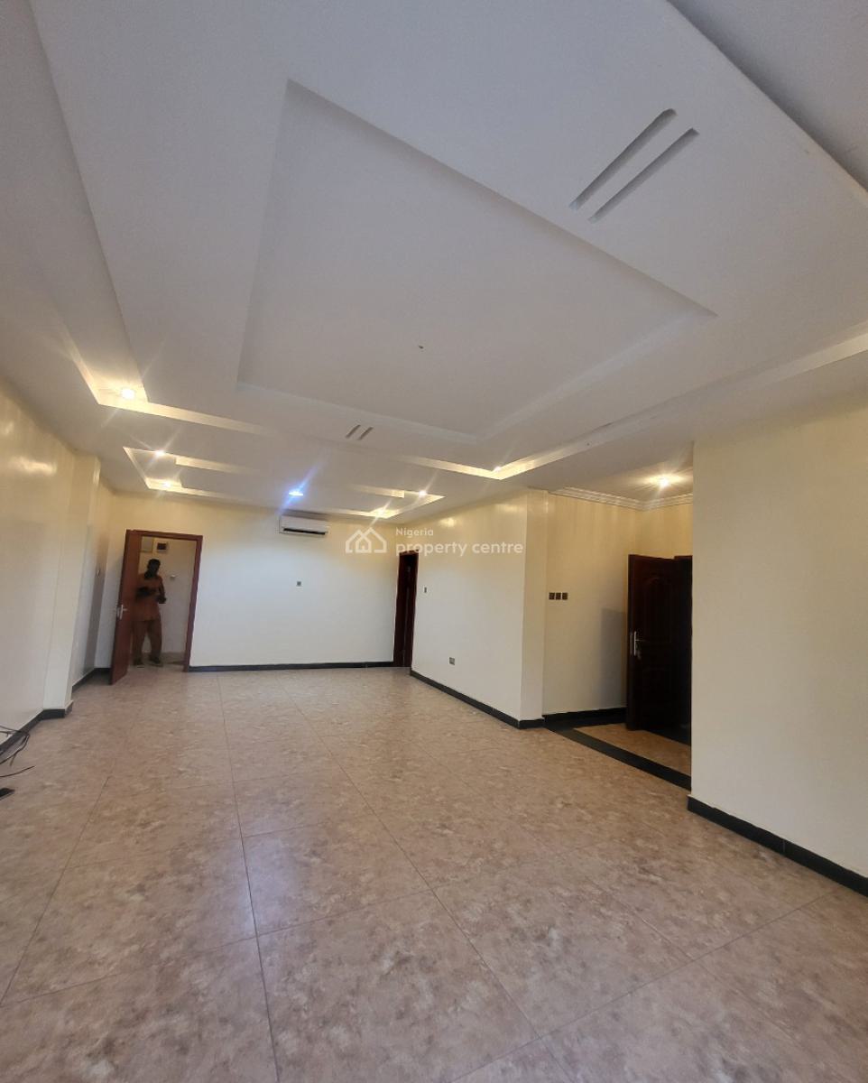 Luxurious Massive 3bedroom Flat with Bq, By Nnpc Filling Station, Gaduwa, Abuja, Flat / Apartment for Rent