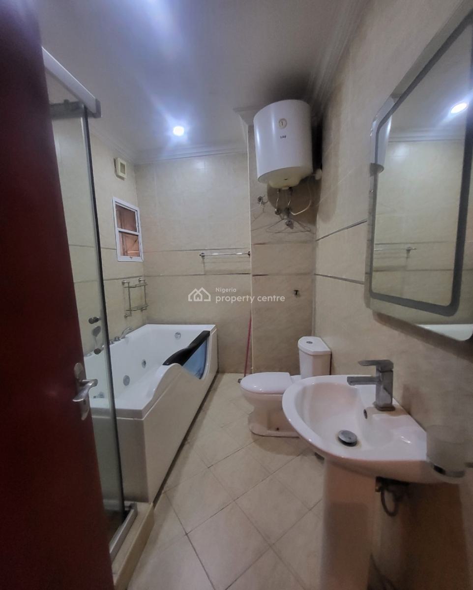 Luxurious Massive 3bedroom Flat with Bq, By Nnpc Filling Station, Gaduwa, Abuja, Flat / Apartment for Rent